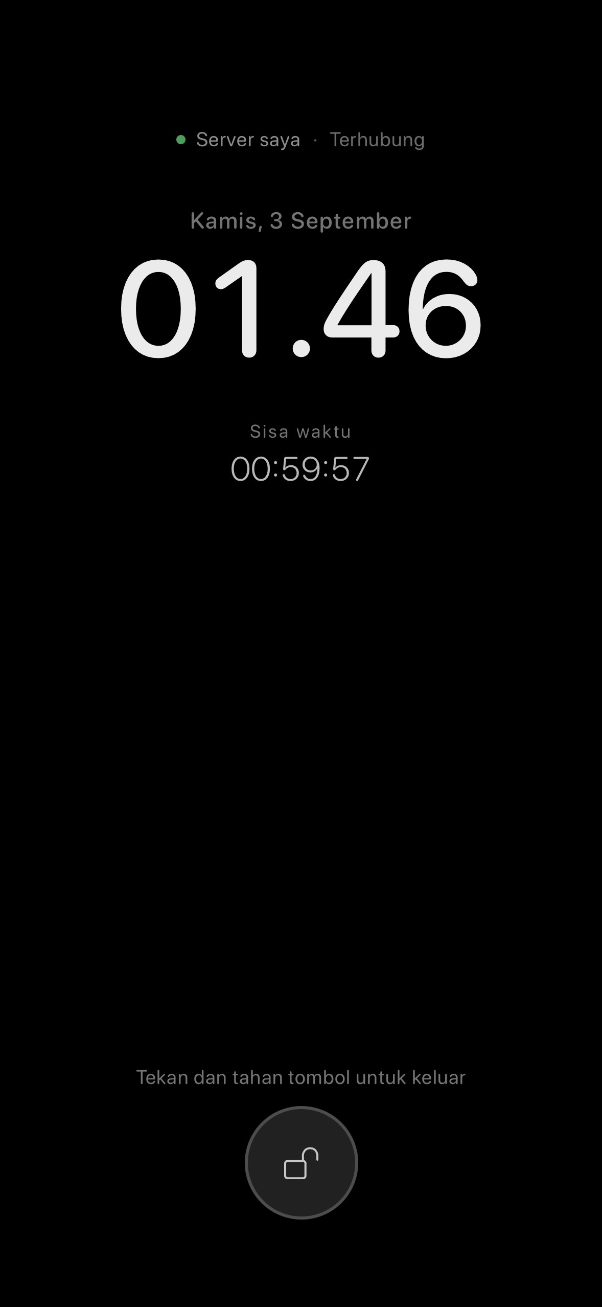 The ChatMC standby screen showing the clock, remaining time, connection status and battery.