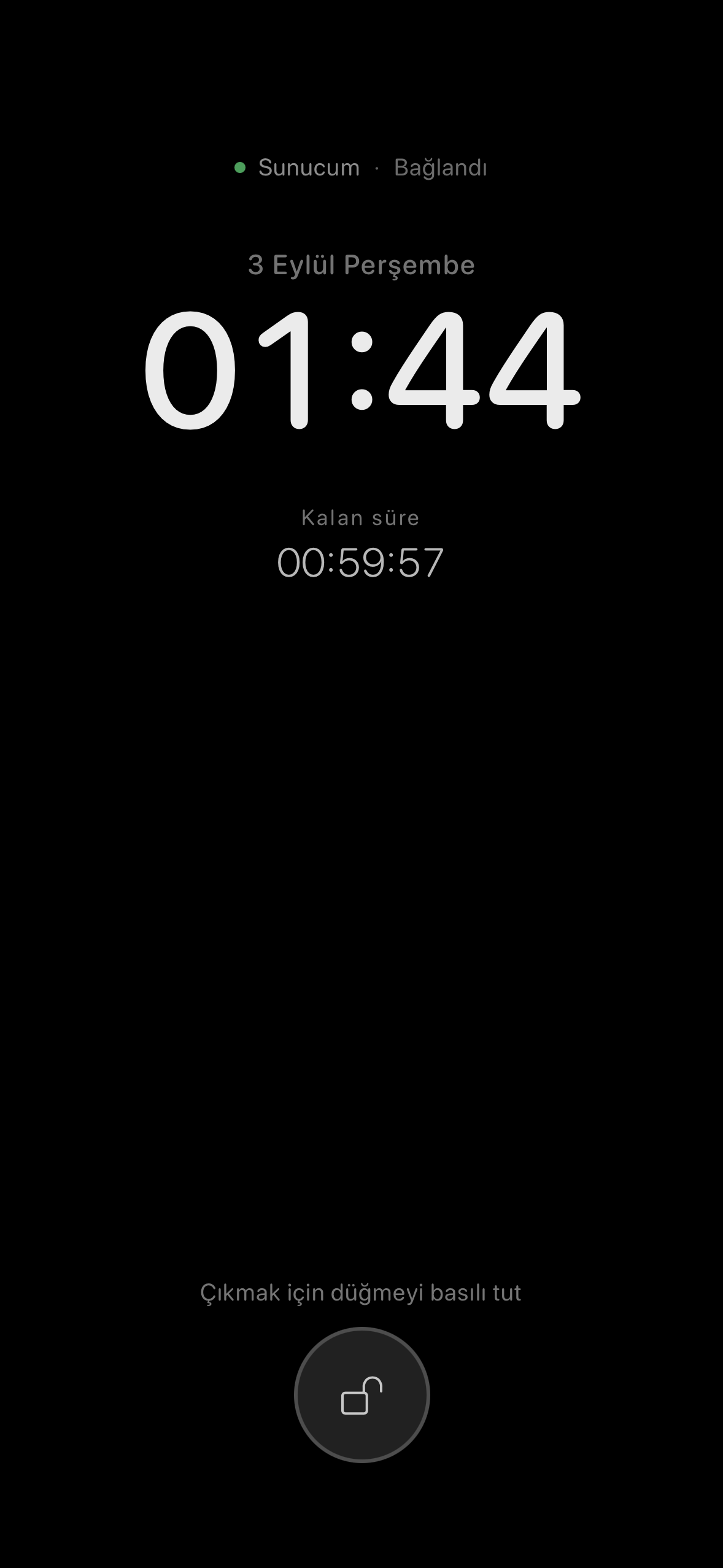 The ChatMC standby screen showing the clock, remaining time, connection status and battery.